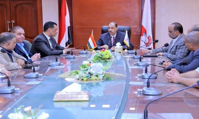 محافظ سوهاج يبحث آليات توفير الزي المدرسي بأسعار مخفضة وجودة عالية محافظ سوهاج يبحث آليات توفير الزي المدرسي بأسعار مخفضة وجودة عالية