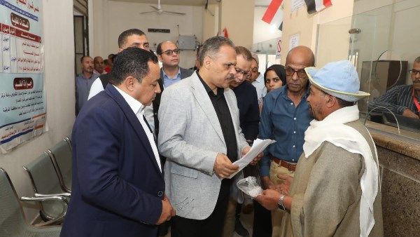 خلال زيارته لكفر صقر.. محافظ الشرقية يُتابع سير إجراءات العمل بالمركز التكنولوجي
