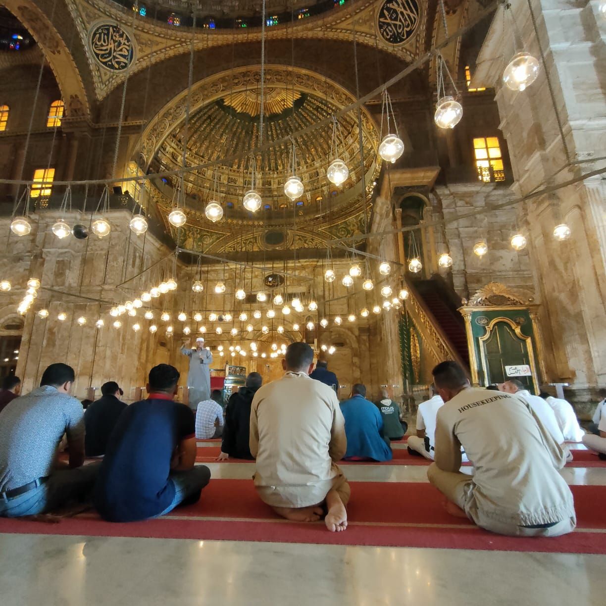 حكم كلام القائمين على المسجد أثناء خطبة الجمعة لتنظيم الناس.. الإفتاء تجيب حكم كلام القائمين على المسجد أثناء خطبة الجمعة لتنظيم الناس.. الإفتاء تجيب