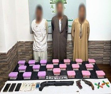 مصرع 3 عناصر جنائية وضبط مخدرات بـ 97 مليون جنيه خلال مداهمات أمنية بالجيزة مصرع 3 عناصر جنائية وضبط مخدرات بـ 97 مليون جنيه خلال مداهمات أمنية بالجيزة