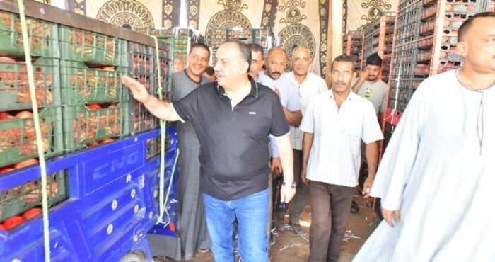 محافظ أسيوط يتابع منظومة تجهيز وتصدير الذهب الأحمر بقرية بويط بساحل سليم محافظ أسيوط يتابع منظومة تجهيز وتصدير الذهب الأحمر بقرية بويط بساحل سليم