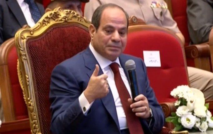 الرئيس السيسي: الحرب في العصر الحالي ليس فقط حرب سلاح ولكنها حرب وعي ومعرفة الرئيس السيسي: الحرب في العصر الحالي ليس فقط حرب سلاح ولكنها حرب وعي ومعرفة