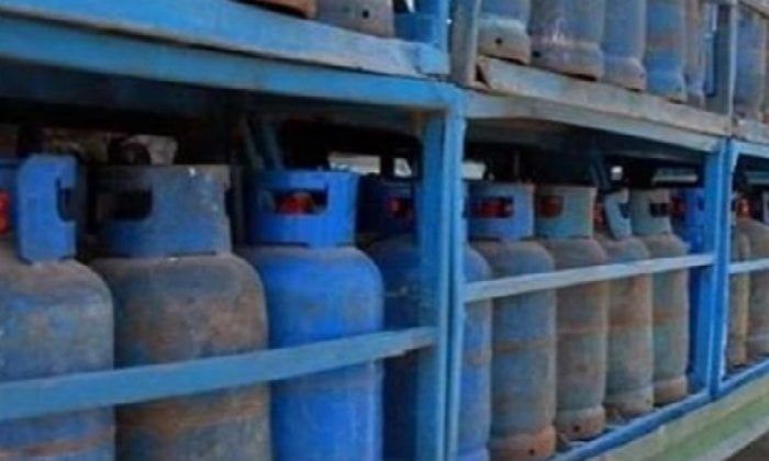 تموين البحيرة: ضبط صاحب مستودع هرب 400أسطوانة بوتاجاز للسوق السواداء بكفرالدوار تموين البحيرة: ضبط صاحب مستودع هرب 400أسطوانة بوتاجاز للسوق السواداء بكفرالدوار
