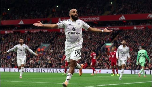 مانشستر يونايتد يقهر ليفربول في عقر داره بالدوري الإنجليزي «فيديو» مانشستر يونايتد يقهر ليفربول في عقر داره بالدوري الإنجليزي «فيديو»