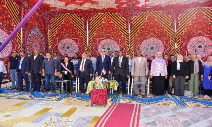 محافظ الأقصر يدشن مبادرة «تاريخ بلدنا في عيون ولادنا» لترسيخ الانتماء الوطني بين الطلاب محافظ الأقصر يدشن مبادرة «تاريخ بلدنا في عيون ولادنا» لترسيخ الانتماء الوطني بين الطلاب
