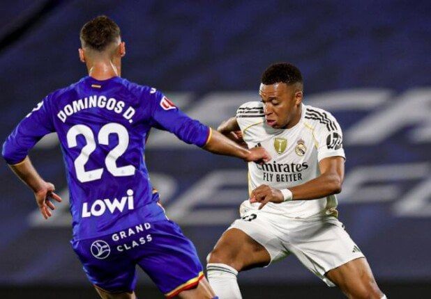 ريال مدريد يستعيد صدارة الدوري الإسباني بفوز صعب على خيتافي «فيديو» ريال مدريد يستعيد صدارة الدوري الإسباني بفوز صعب على خيتافي «فيديو»