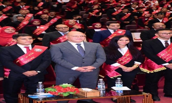 في ندوة تثقيفية بمناسبة احتفالات اكتوبر.. رئيس جامعة سوهاج للطلاب: متمسكين بالأمل ومتسلحين بالعلم لرفعة مصر في ندوة تثقيفية بمناسبة احتفالات اكتوبر.. رئيس جامعة سوهاج للطلاب: متمسكين بالأمل ومتسلحين بالعلم لرفعة مصر