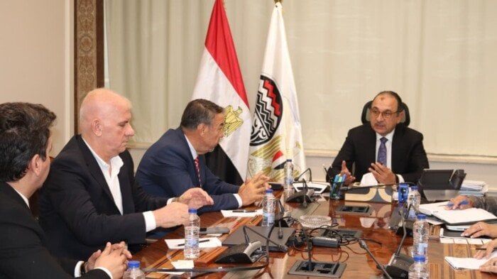 وزير قطاع الأعمال يبحث مع «أروجلو» التعاون في تشغيل مصانع الغزل والنسيج وزير قطاع الأعمال يبحث مع «أروجلو» التعاون في تشغيل مصانع الغزل والنسيج