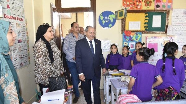 محافظ بورسعيد: متابعة الانضباط بالمدارس وتهيئة بيئة تعليمية آمنة للطلاب