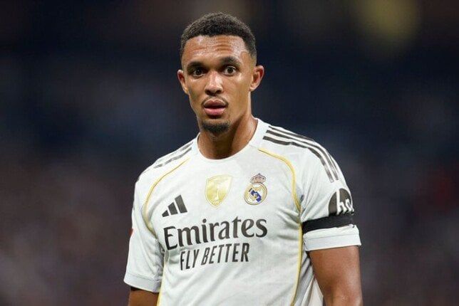 أرنولد يعود لتدريبات ريال مدريد ويقترب من الظهور في الكلاسيكو أرنولد يعود لتدريبات ريال مدريد ويقترب من الظهور في الكلاسيكو