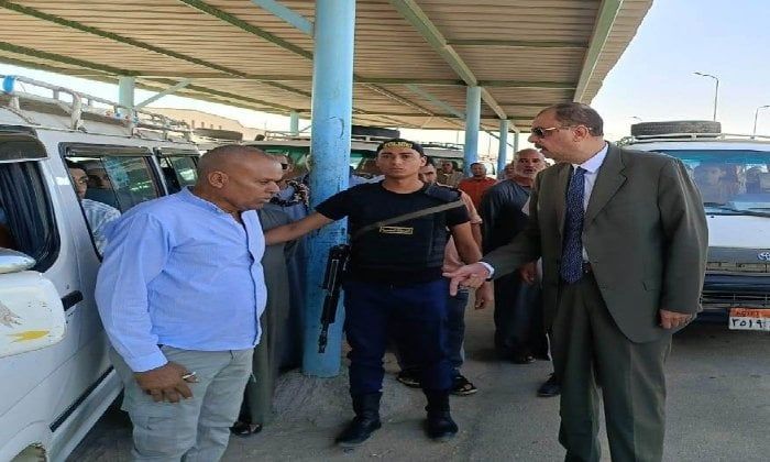 للتأكد من التزام السائقين بالتعريفة المقررة.. محافظ سوهاج يتفقد عدداً من الموقف للتأكد من التزام السائقين بالتعريفة المقررة.. محافظ سوهاج يتفقد عدداً من الموقف