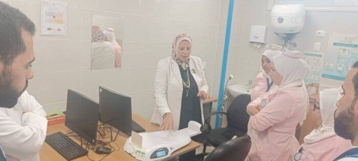 إدارة الرعاية الأولية تواصل جولاتها الميدانية وتتفقّد وحدة طب أسرة أبوصويرة برأس سدر إدارة الرعاية الأولية تواصل جولاتها الميدانية وتتفقّد وحدة طب أسرة أبوصويرة برأس سدر