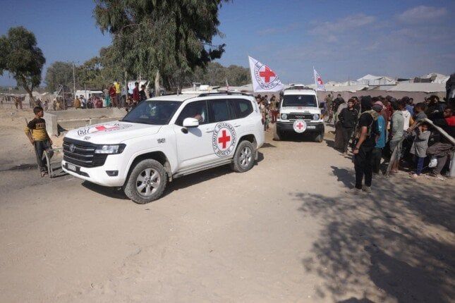 إسرائيل تعلن تسلم جثة رهينة من حماس عبر الصليب الأحمر الدولي إسرائيل تعلن تسلم جثة رهينة من حماس عبر الصليب الأحمر الدولي