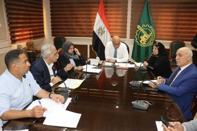 منحة «كرسي كهربائي» بقرار فوري.. محافظ القليوبية يعقد لقاءه الجماهيري الأسبوعي منحة «كرسي كهربائي» بقرار فوري.. محافظ القليوبية يعقد لقاءه الجماهيري الأسبوعي