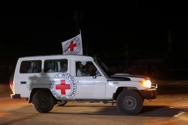 عاجل.. جيش الاحتلال: الصليب الأحمر يتسلم جثماني محتجزين اثنين جنوب غزة عاجل.. جيش الاحتلال: الصليب الأحمر يتسلم جثماني محتجزين اثنين جنوب غزة