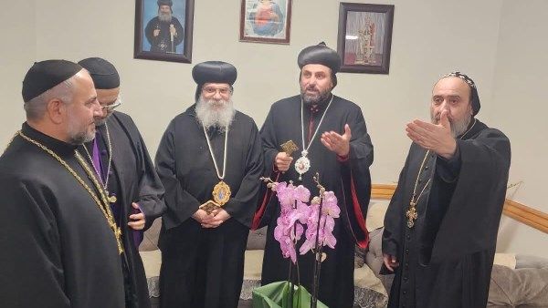الأنبا أباكير يستقبل المطران مار يوحنا.. تأكيد على عمق المحبة بين الكنيستين القبطية والسريانية
