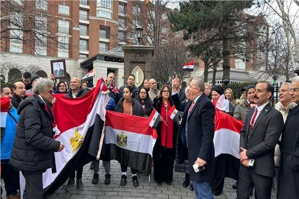 الجاليات المصرية تنظم وقفة لدعم لرئيس السيسي أمام مؤسسات الاتحاد الأوروبي في بروكسل الجاليات المصرية تنظم وقفة لدعم لرئيس السيسي أمام مؤسسات الاتحاد الأوروبي في بروكسل