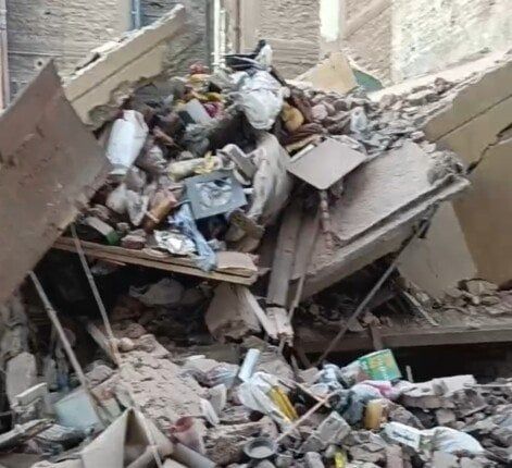 البيت وقع عليهم.. وفاة طفلة وإصابة 5 من أسرتها بانهيار عقار في المنيا البيت وقع عليهم.. وفاة طفلة وإصابة 5 من أسرتها بانهيار عقار في المنيا