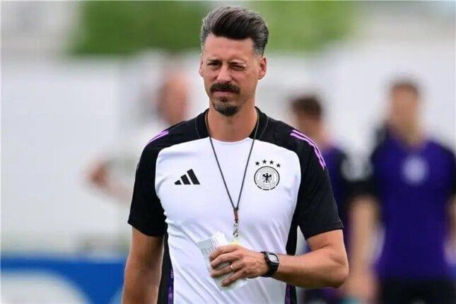 فاجنر مدرب أوجسبورج يتصل باتحاد الكرة الألماني بعد الإنذار الثالث فاجنر مدرب أوجسبورج يتصل باتحاد الكرة الألماني بعد الإنذار الثالث