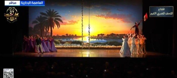 الرئيس السيسي يشهد عرضًا غنائيًا لآمال ماهر وحمزة نمرة في احتفالية وطن السلام الرئيس السيسي يشهد عرضًا غنائيًا لآمال ماهر وحمزة نمرة في احتفالية وطن السلام