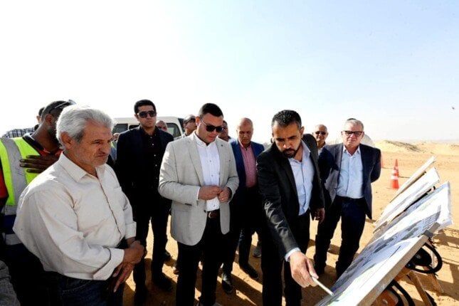 وزير الإسكان يتفقد أعمال الطرق والمرافق بمنطقة الأمل المضافة لمدينة العبور الجديدة وزير الإسكان يتفقد أعمال الطرق والمرافق بمنطقة الأمل المضافة لمدينة العبور الجديدة