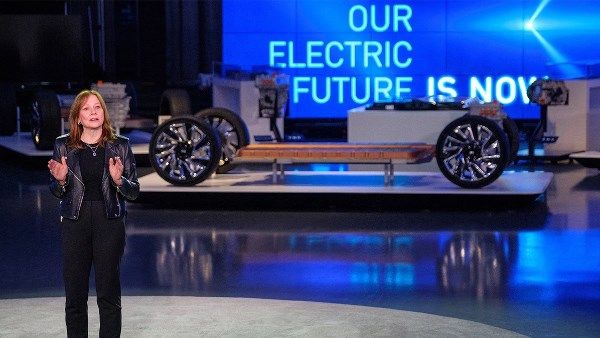 أول امرأة تتولى منصب الرئيس التنفيذي في جنرال موتورز
