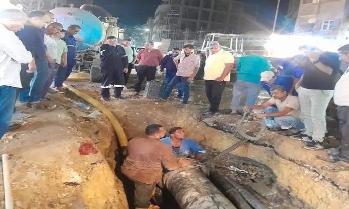 إصلاح كسر مُفاجئ بخط مياه الشرب الرئيسي في منيا القمح وإعادة الخدمة للأهالي إصلاح كسر مُفاجئ بخط مياه الشرب الرئيسي في منيا القمح وإعادة الخدمة للأهالي