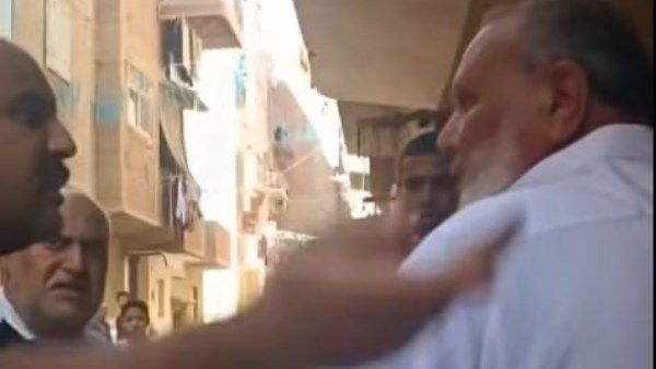 ضربة بالقلم ..القبض على المتهم بصفع مسن في السويس ضربة بالقلم ..القبض على المتهم بصفع مسن في السويس