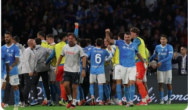 نابولي يستعيد صدارة الدوري الإيطالي بعد الفوز على إنتر ميلان نابولي يستعيد صدارة الدوري الإيطالي بعد الفوز على إنتر ميلان