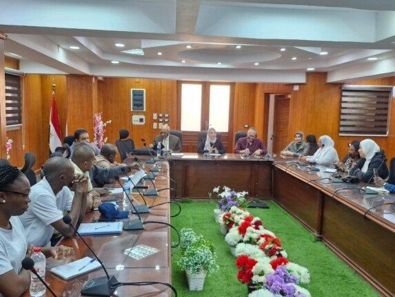 معهد علوم البحار يستعرض مع وفد إفريقي الأبحاث الحديثة في الاستزراع المائي معهد علوم البحار يستعرض مع وفد إفريقي الأبحاث الحديثة في الاستزراع المائي