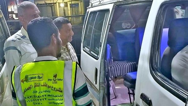 مسئول داخل كل موقف لكبح جشع السائقين وضبط التعريفة الجديدة في سوهاج مسئول داخل كل موقف لكبح جشع السائقين وضبط التعريفة الجديدة في سوهاج