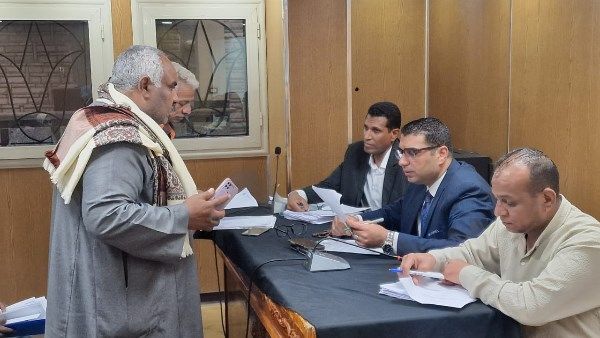28 طلبا وشكوى يفحصها نائب محافظ الأقصر خلال لقاء اليوم المفتوح 28 طلبا وشكوى يفحصها نائب محافظ الأقصر خلال لقاء اليوم المفتوح