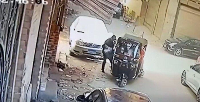 اعترافات المتهم في جريمة فيصل: طلبت مني الزواج فتخلصت منها ومن أطفالها اعترافات المتهم في جريمة فيصل: طلبت مني الزواج فتخلصت منها ومن أطفالها