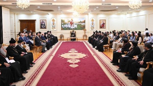 قداسة البابا يلتقي وفود العائلتين الأرثوذكسيتين في قداسة البابا يلتقي وفود العائلتين الأرثوذكسيتين في