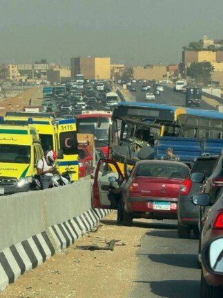 كثافات مرورية بعد اصطدام أتوبيس بالحاجز الخرساني بالطريق السياحي| صور كثافات مرورية بعد اصطدام أتوبيس بالحاجز الخرساني بالطريق السياحي| صور