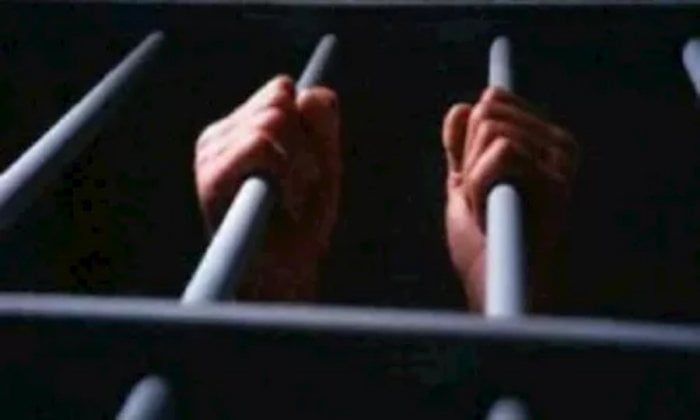 حبس المتهم بسرقة حقيبة سيدة أجنبية في مدينة نصر حبس المتهم بسرقة حقيبة سيدة أجنبية في مدينة نصر