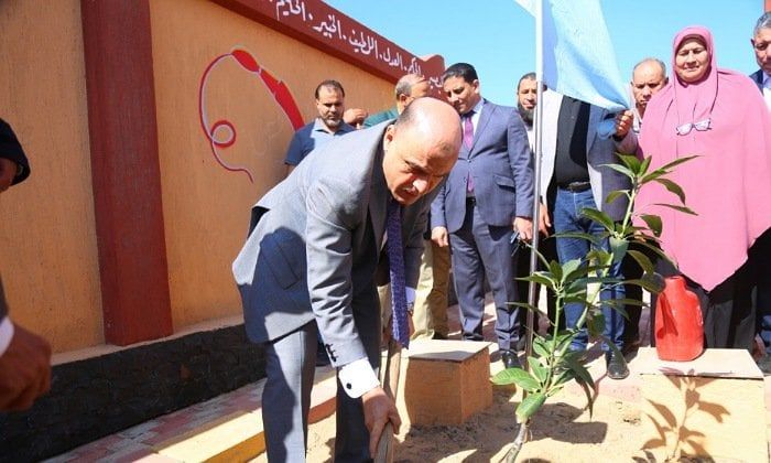 محافظ كفرالشيخ يزرع أول شجرة مثمرة بمدرسة الشهاينة للتعليم الأساسي محافظ كفرالشيخ يزرع أول شجرة مثمرة بمدرسة الشهاينة للتعليم الأساسي