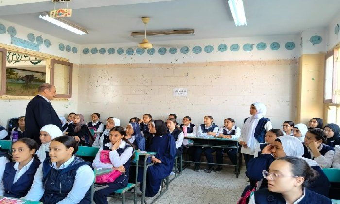 مدير تعليم قنا يشيد بتميز طالبات نقادة في البرمجة والذكاء الاصطناعي مدير تعليم قنا يشيد بتميز طالبات نقادة في البرمجة والذكاء الاصطناعي