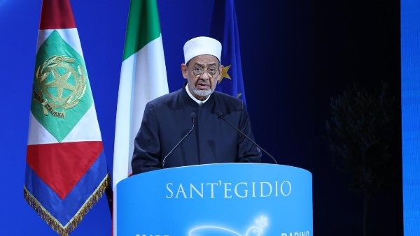 شيخ الأزهر: وثيقة الأخوة الإنسانية الموقعة مع أخي الراحل البابا فرنسيس جسدت ضمير العالم الحر شيخ الأزهر: وثيقة الأخوة الإنسانية الموقعة مع أخي الراحل البابا فرنسيس جسدت ضمير العالم الحر