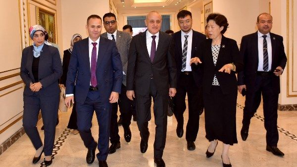 محافظ الأقصر يشهد فعاليات اللقاء المشترك لعرض الفرص الاستثمارية مع مقاطعة سيتشوان الصينية محافظ الأقصر يشهد فعاليات اللقاء المشترك لعرض الفرص الاستثمارية مع مقاطعة سيتشوان الصينية