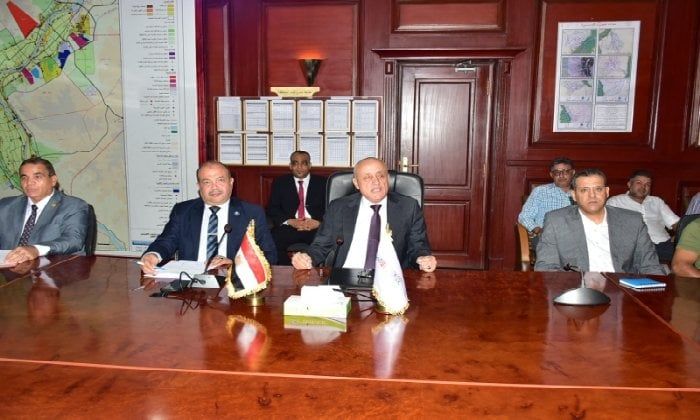 محافظ الأقصر يعتمد أعمال لجنة تقسيم المناطق المؤجرة محافظ الأقصر يعتمد أعمال لجنة تقسيم المناطق المؤجرة