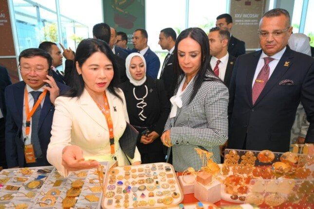 وزيرة التضامن ومحافظ جنوب سيناء يتفقدان معرض «ديارنا للحرف اليدوية» بشرم الشيخ وزيرة التضامن ومحافظ جنوب سيناء يتفقدان معرض «ديارنا للحرف اليدوية» بشرم الشيخ