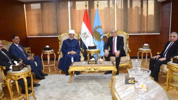 محافظ الغربية: نفخر باستضافة الدكتور نظير عياد أحد رموز الفكر الوسطي في العالم الإسلامي (صور) محافظ الغربية: نفخر باستضافة الدكتور نظير عياد أحد رموز الفكر الوسطي في العالم الإسلامي (صور)