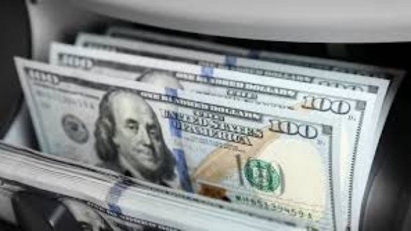 10 ملايين جنيه.. ضربة جديدة لمافيا الدولار