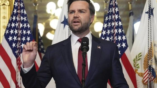 فانس: شعرت بالإهانة بسبب تصويت الكنيست لضم الضفة الغربية خلال زيارتي لإسرائيل فانس: شعرت بالإهانة بسبب تصويت الكنيست لضم الضفة الغربية خلال زيارتي لإسرائيل