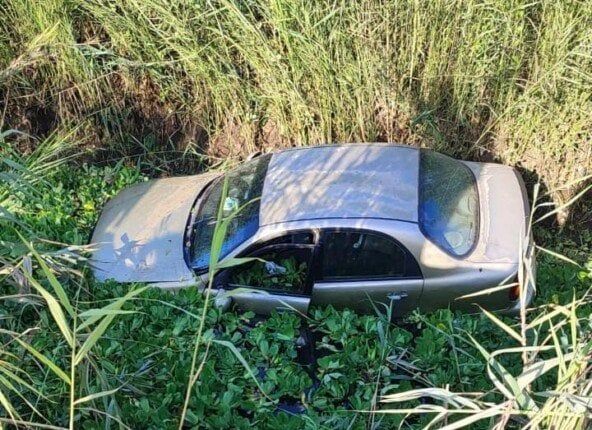 انقلاب سيارة ملاكي داخل مياه الرياح التوفيقي بالقليوبية انقلاب سيارة ملاكي داخل مياه الرياح التوفيقي بالقليوبية