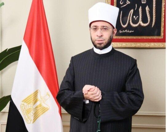 وزير الأوقاف يكرّم مواطنا لتثبيته علم دولة مشاركة في افتتاح المتحف المصري الكبير وزير الأوقاف يكرّم مواطنا لتثبيته علم دولة مشاركة في افتتاح المتحف المصري الكبير