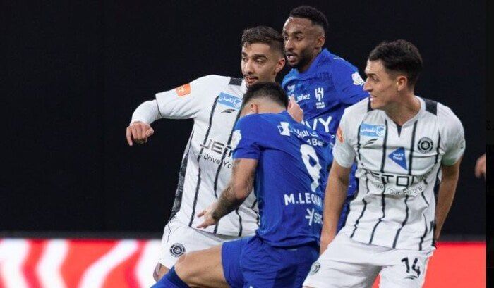 الهلال يعبر الشباب بصعوبة ويقلص الفارق مع النصر في الدوري السعودي الهلال يعبر الشباب بصعوبة ويقلص الفارق مع النصر في الدوري السعودي