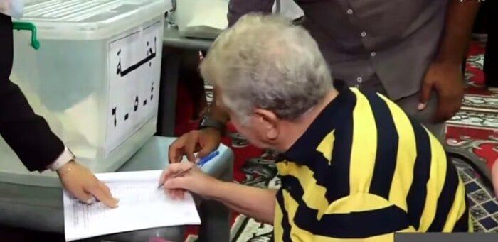 انتخابات الأهلي.. حسن حمدي يشارك في العملية الانتخابية ويُدلي بصوته «فيديو» انتخابات الأهلي.. حسن حمدي يشارك في العملية الانتخابية ويُدلي بصوته «فيديو»