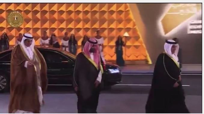 وزير الثقافة السعودي يشارك في حفل المتحف الكبير «صورة» وزير الثقافة السعودي يشارك في حفل المتحف الكبير «صورة»